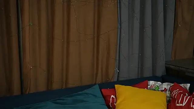 GiannaSky's cam snapshot