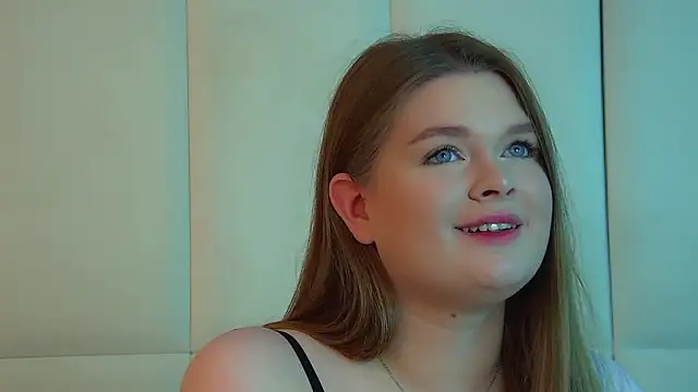 CrystalLyons live sex cam