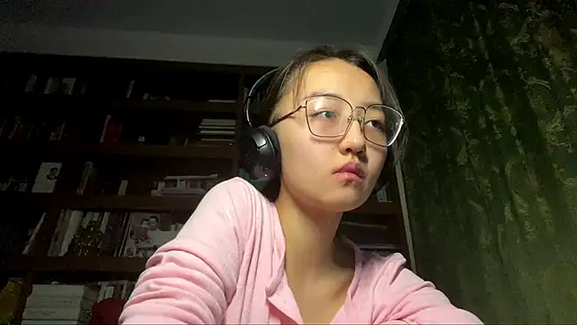 LinaClous live sex cam