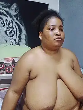 MassiveBoobsxxxx's cam snapshot