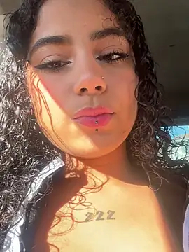 Spicy_Nesss live sex cam