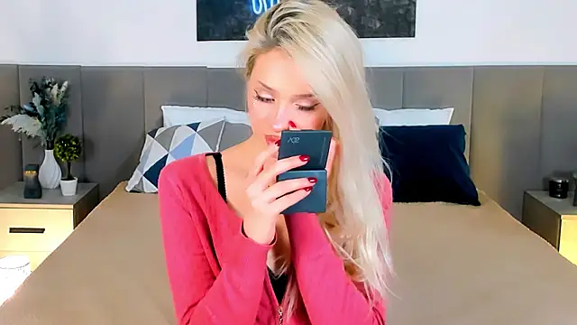 SugarWhisper's cam snapshot