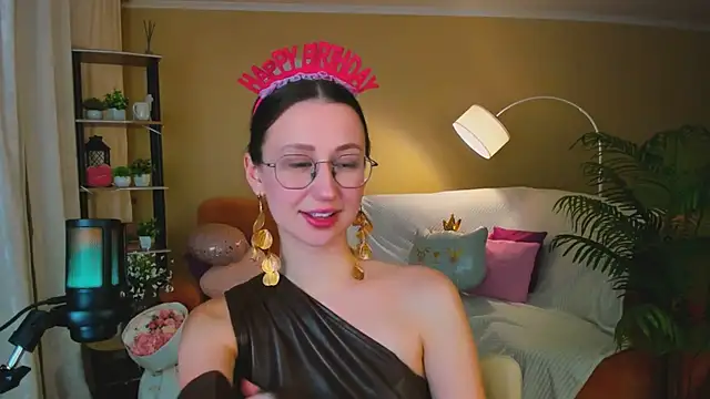 YourLovellyStory's cam snapshot