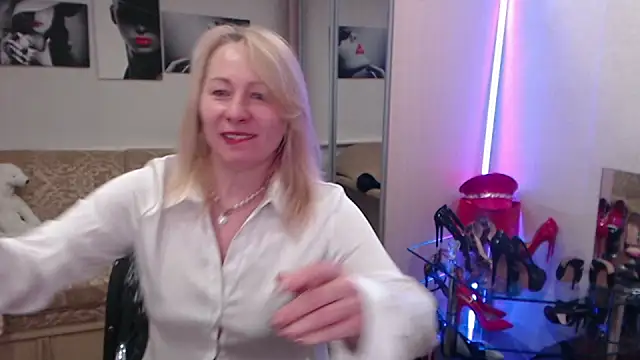 MistressMilfa live sex cam