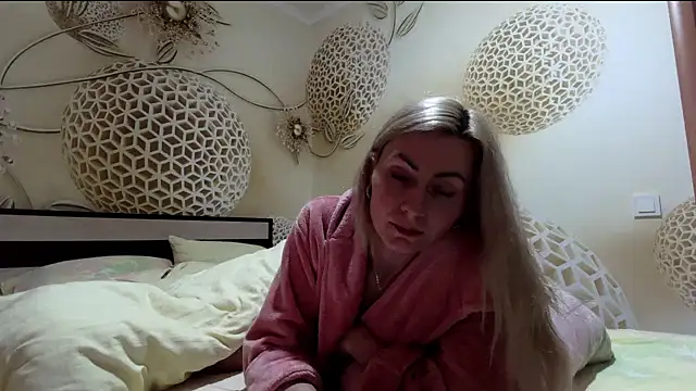 Yourrealgirl's cam snapshot