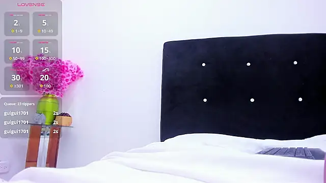 RoxanaBorns_'s cam snapshot