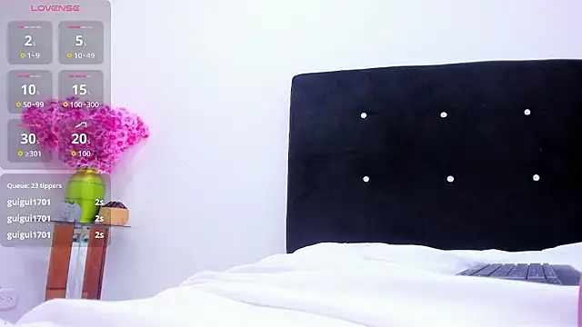 RoxanaBorns_'s cam snapshot