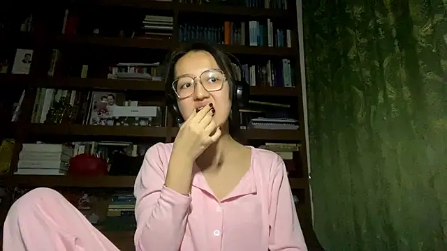 LinaClous live sex cam