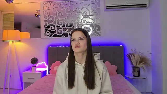 LuisaClover's cam snapshot