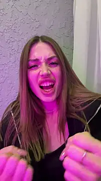 Elizabeth_Tay's cam snapshot