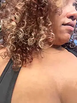 lauraltt live sex cam