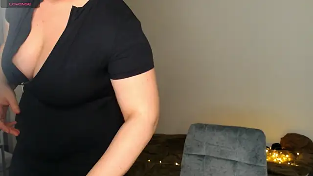 M1ssShyMira's cam snapshot