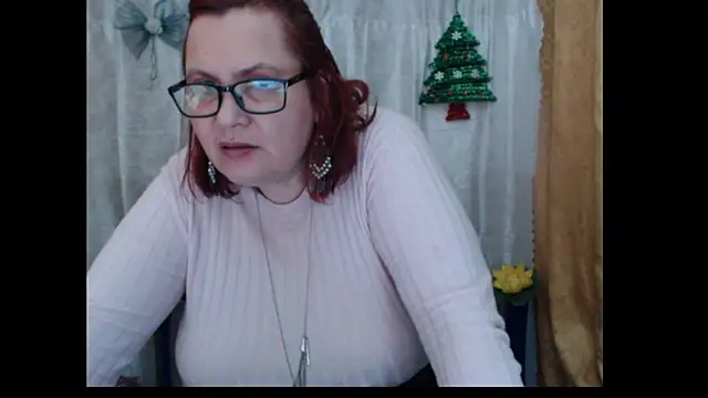 PlayfullMature's cam snapshot