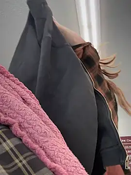 GoldenFlameGoddess live sex cam