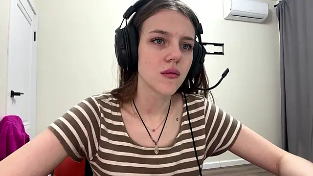 Elira_Breeze's cam snapshot