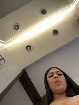 Alyshanon18's cam snapshot