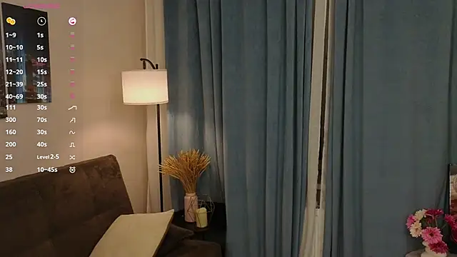 MowasaBritten live sex cam