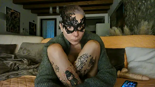 ErotiKat live sex cam