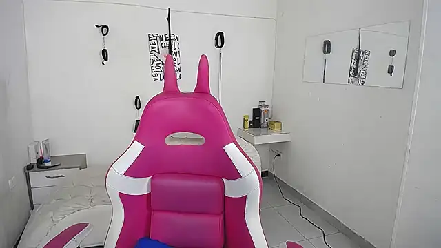 Leonard_Price live sex cam