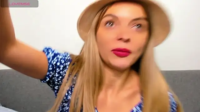 _ellen_meow_'s cam snapshot