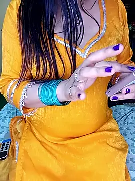 PRIYA_22's cam snapshot