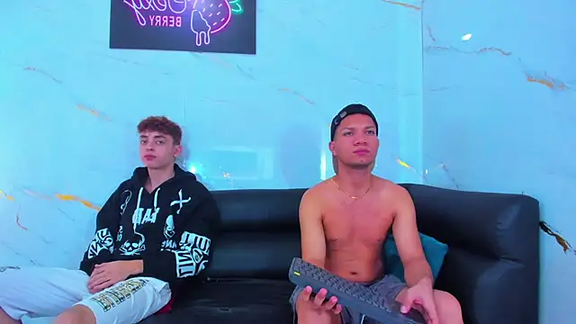 Room_boys_hot's cam snapshot