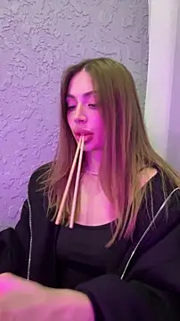 Elizabeth_Tay's cam snapshot