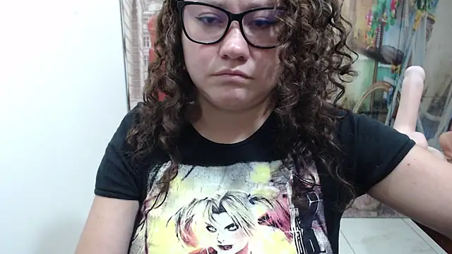 curly_greeneyed live sex cam