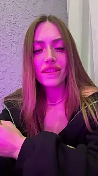 Elizabeth_Tay's cam snapshot