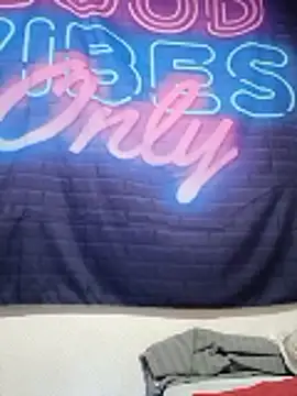 Mikaaa97 live sex cam