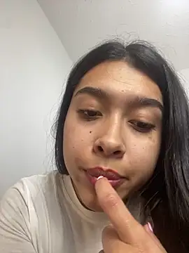 SweetLatiin_'s cam snapshot