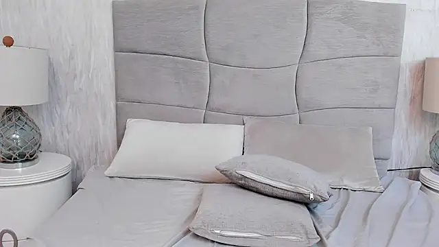 Naomii_BDSM live sex cam