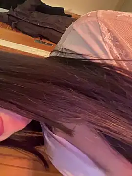 Lola-Bee's cam snapshot