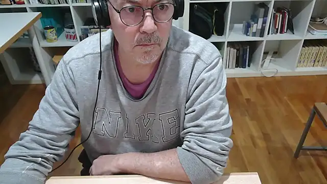 pakomen_44's cam snapshot