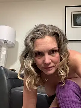 SUPERBRITNEY's cam snapshot