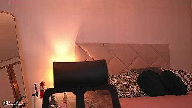 Lau_Bee's cam snapshot