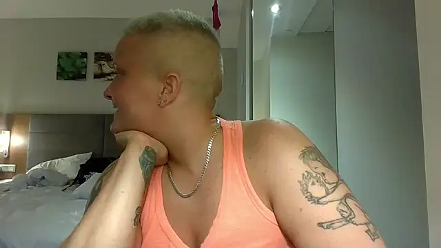 Bendoverbetty3's cam snapshot