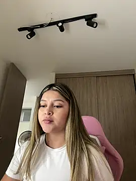 lunablossom_'s cam snapshot