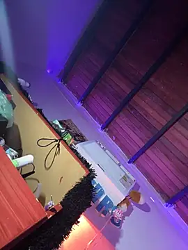 MrLeoLatino live sex cam