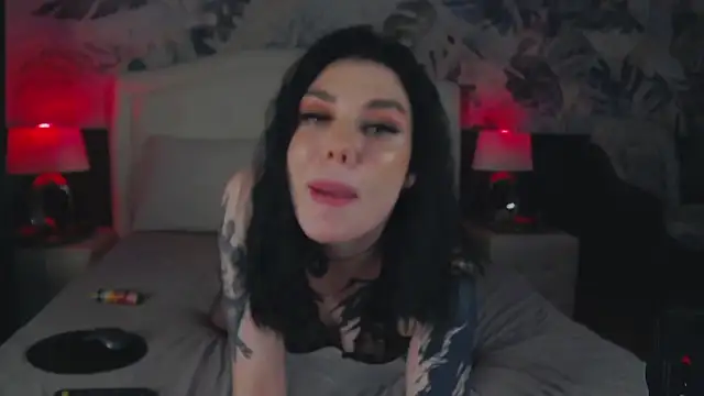 MaeveMoon live sex cam