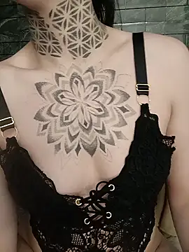 Porcellina181 live sex cam