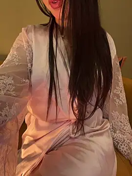 Lola-Bee's cam snapshot