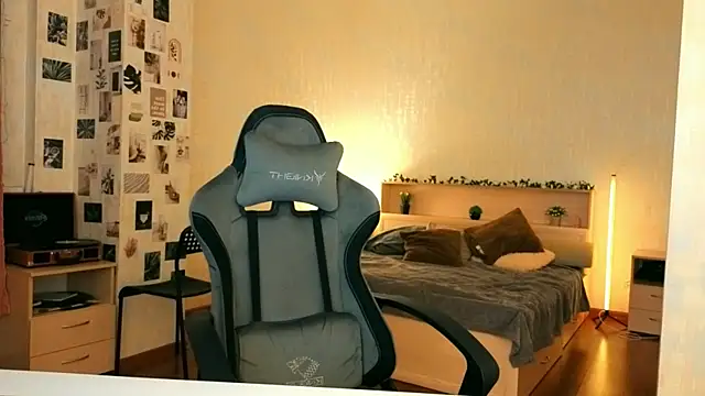 yourrdanceteacher's cam snapshot