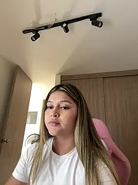 lunablossom_'s cam snapshot