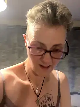 Curvy-Jinx's cam snapshot