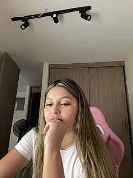 lunablossom_'s cam snapshot