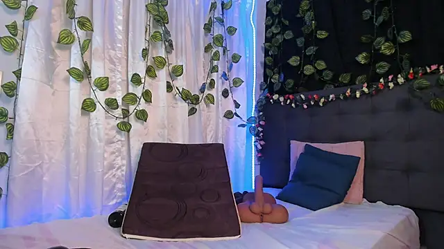 Delilah_85's cam snapshot