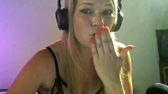 Pxetiteblonde1's cam snapshot