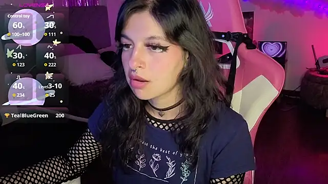 larah_uwu's cam snapshot