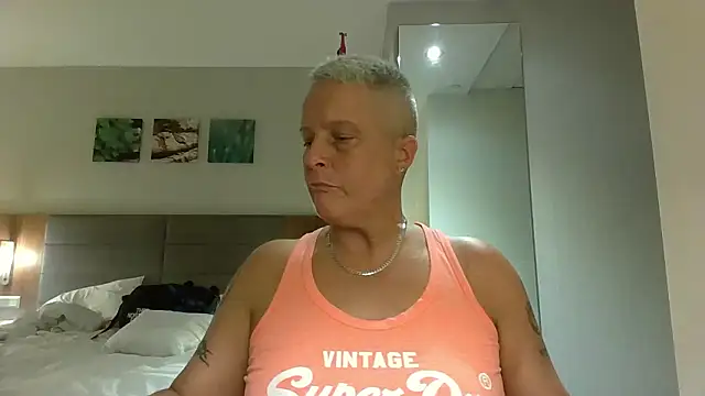 Bendoverbetty3's cam snapshot